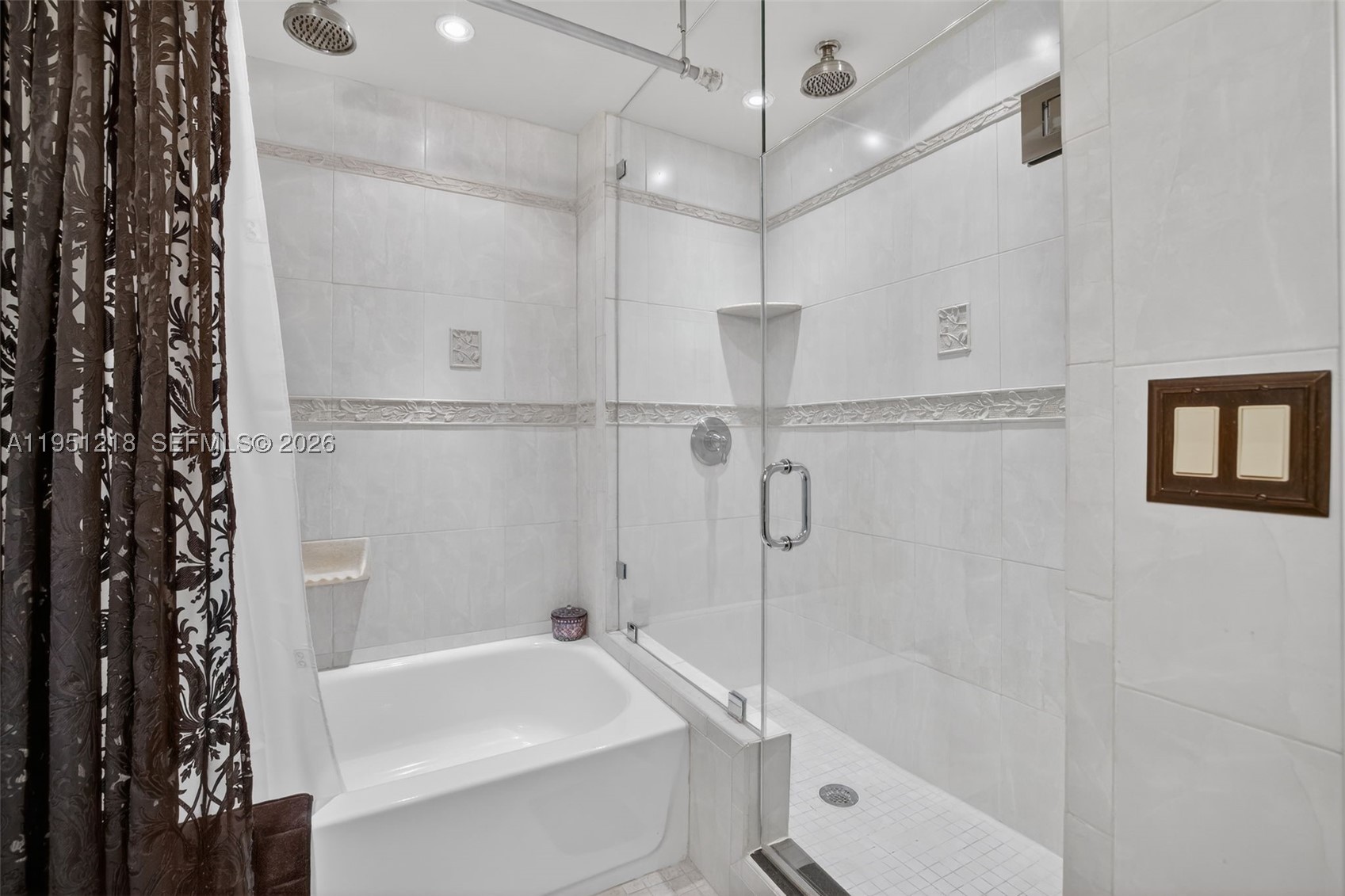 1000 Parkview Dr 806 Property Photo 10
