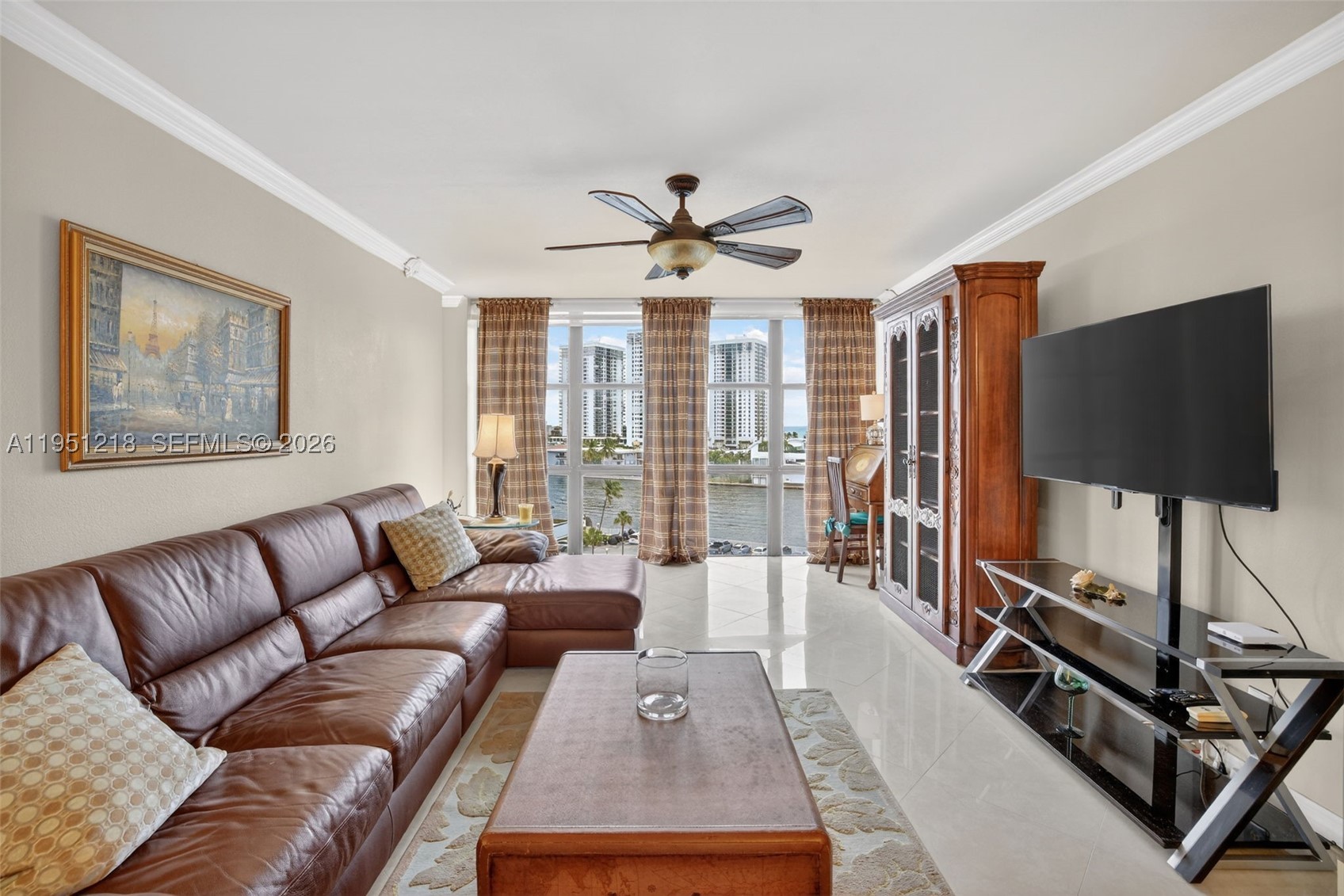 1000 Parkview Dr 806 Property Photo 12