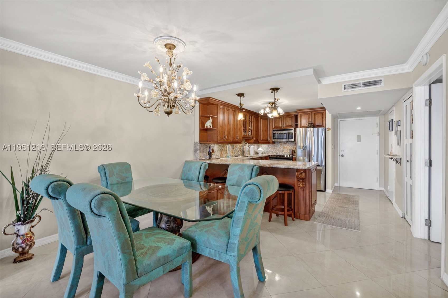 1000 Parkview Dr 806 Property Photo 17
