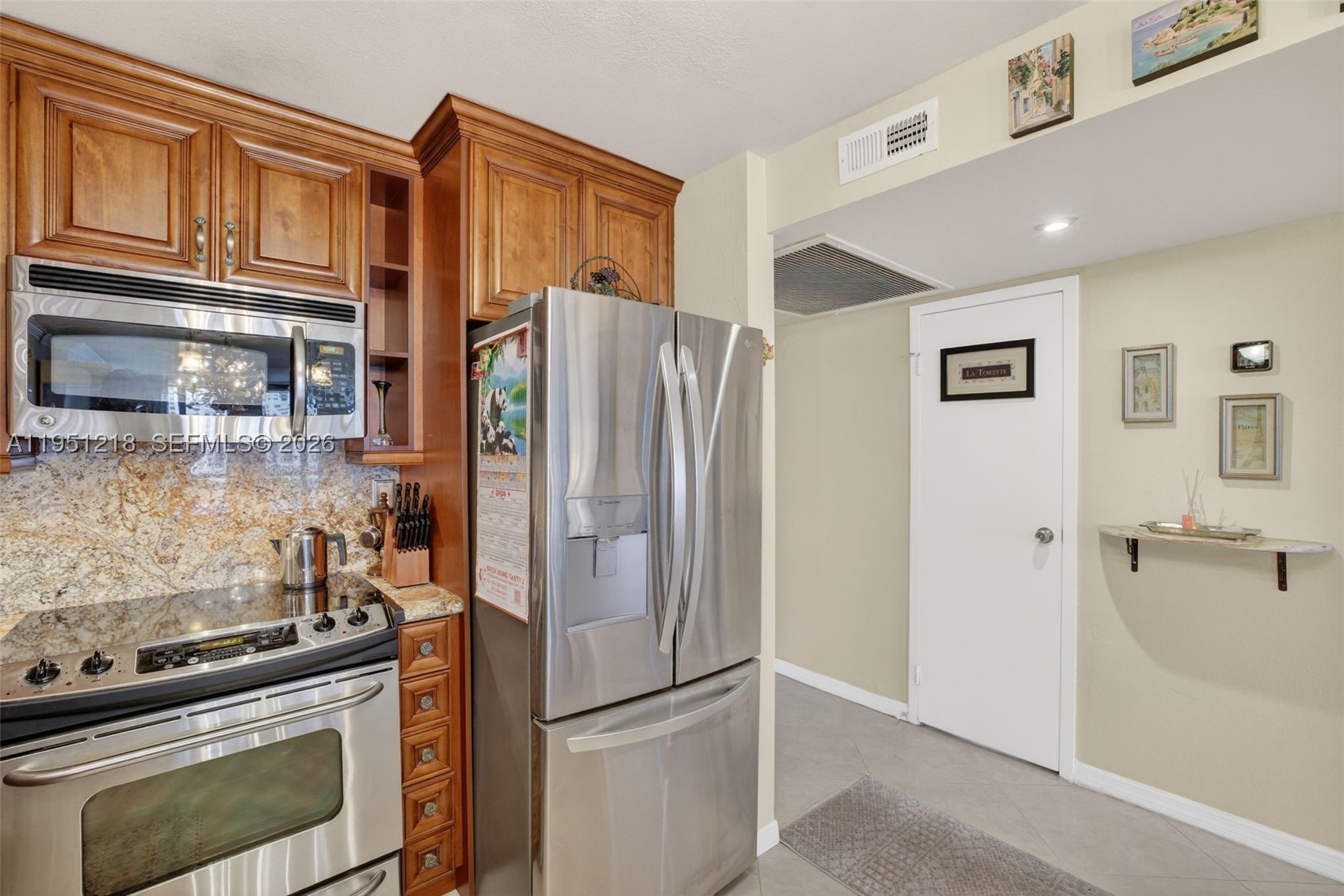 1000 Parkview Dr 806 Property Photo 24