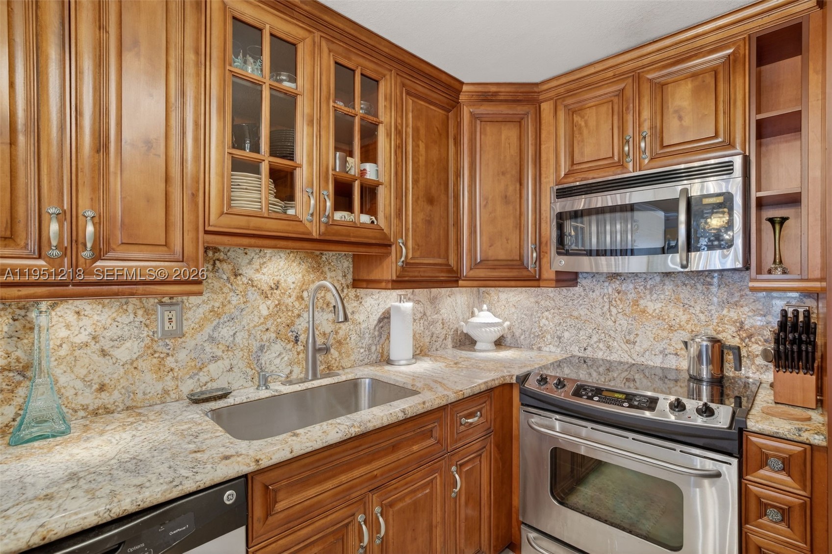 1000 Parkview Dr 806 Property Photo 25