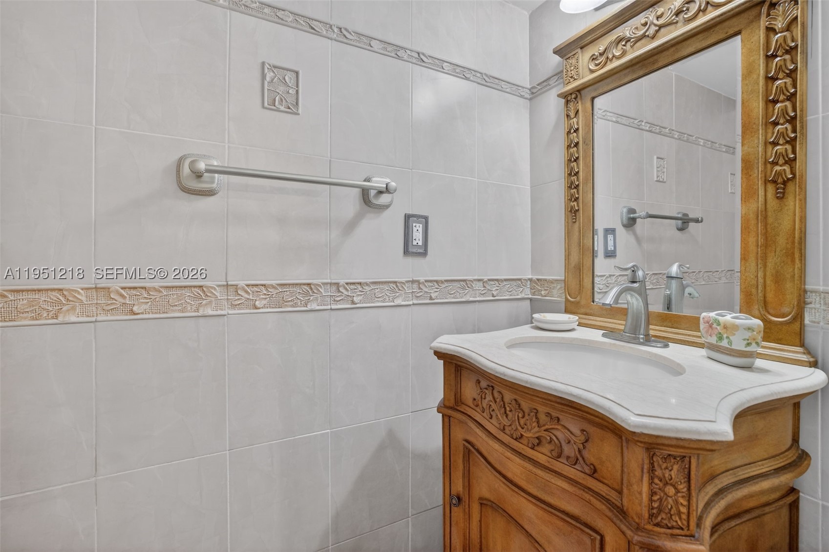 1000 Parkview Dr 806 Property Photo 30
