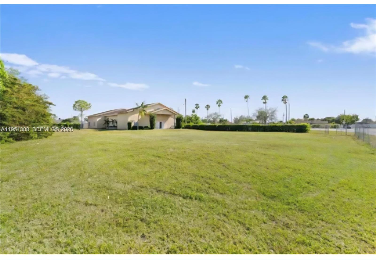 21571 SW 110th Ave Property Photo 1