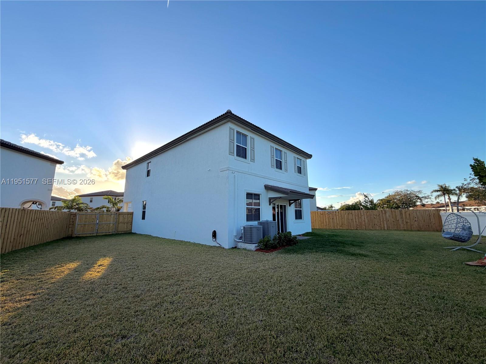 2661 Se 24th Ct . Property Photo 12