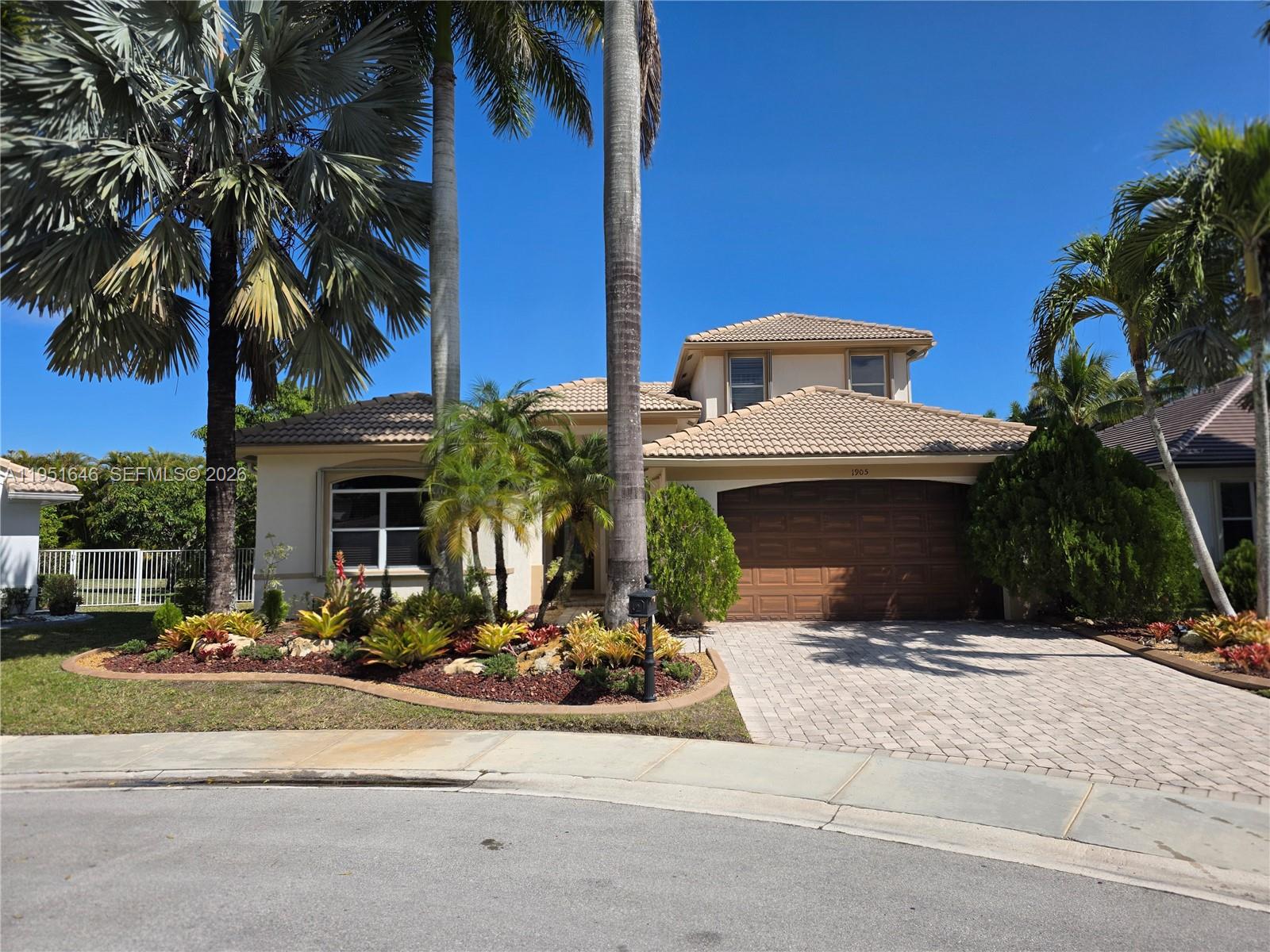 1905 Harbor View Cir Property Photo 1