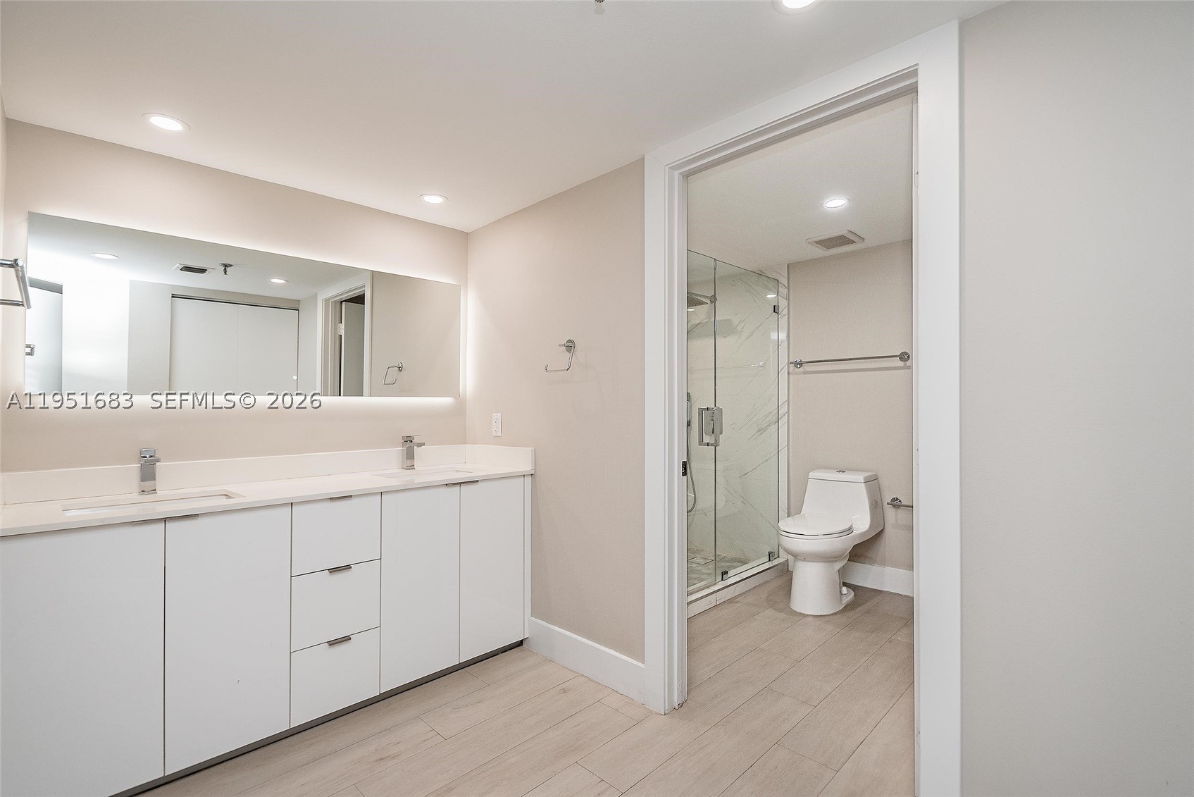 520 Brickell Key Dr A1010 Property Photo 23