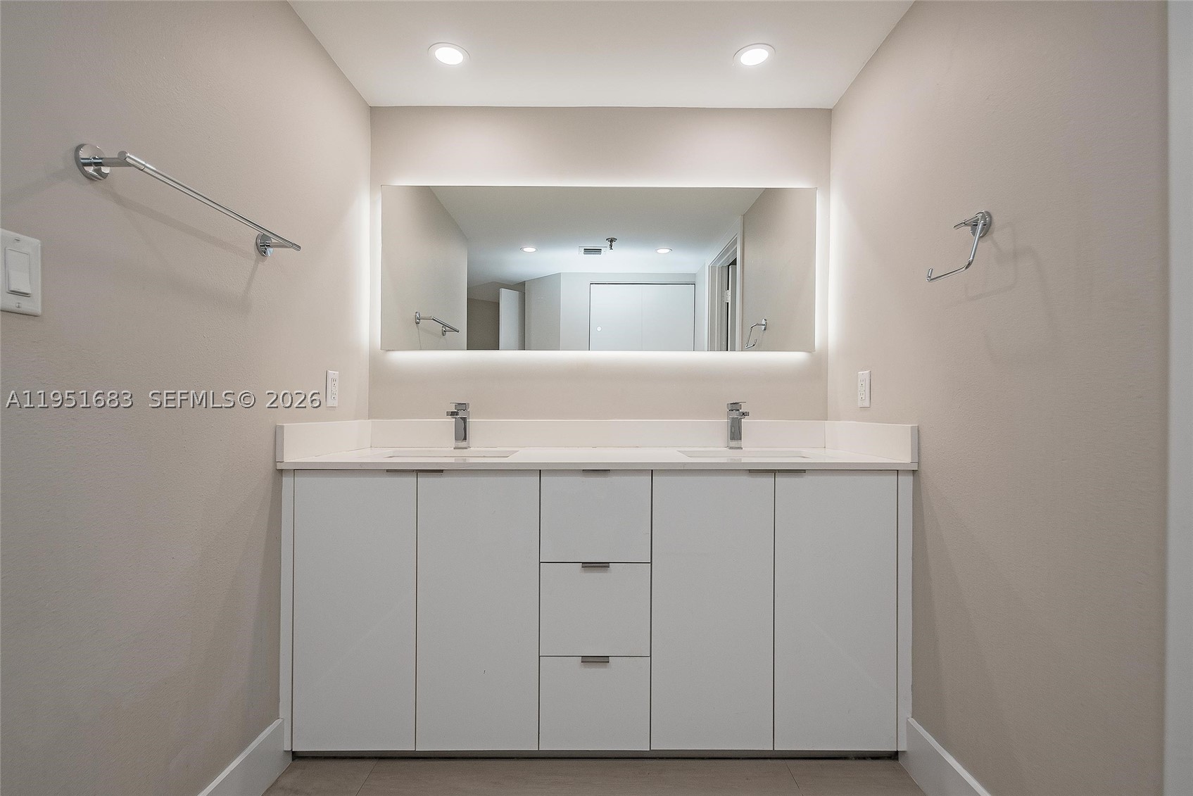520 Brickell Key Dr A1010 Property Photo 24