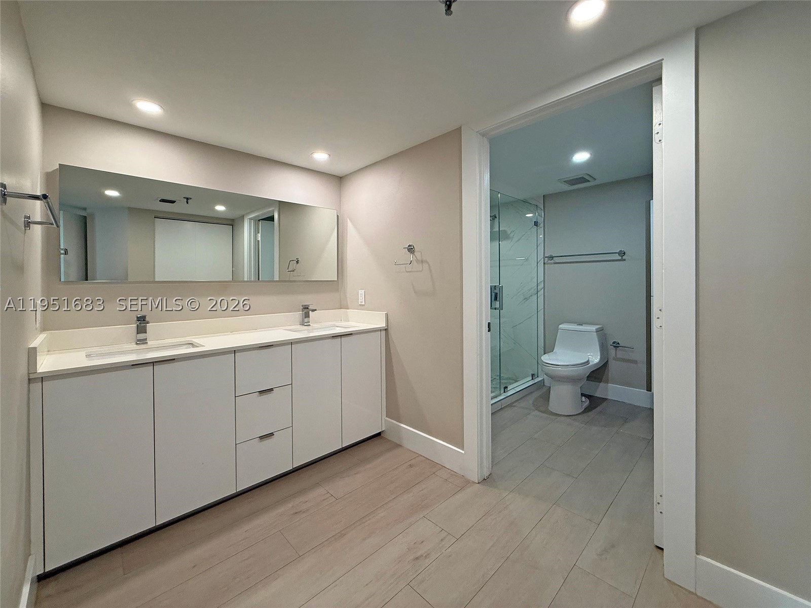 520 Brickell Key Dr A1010 Property Photo 26