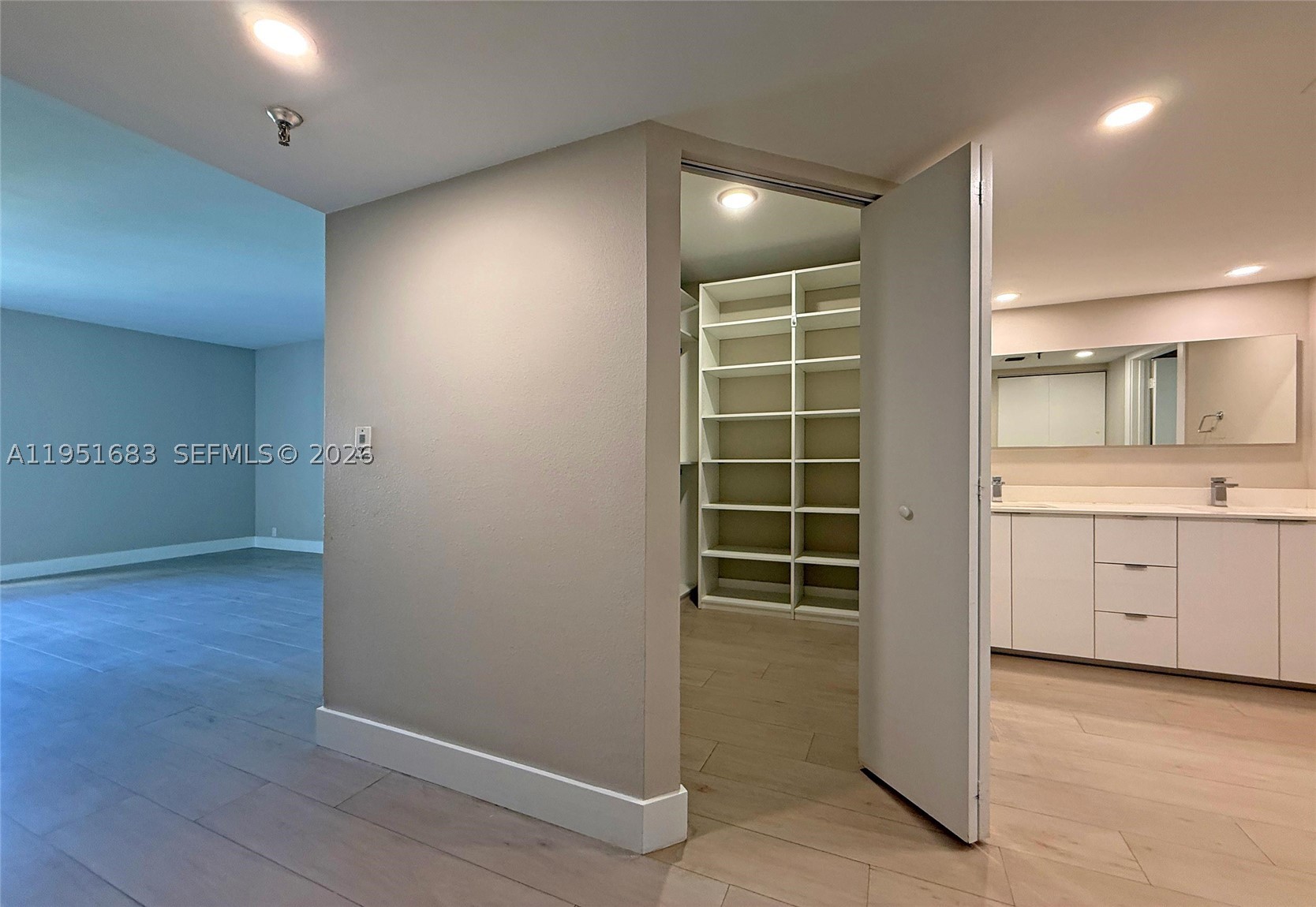 520 Brickell Key Dr A1010 Property Photo 28