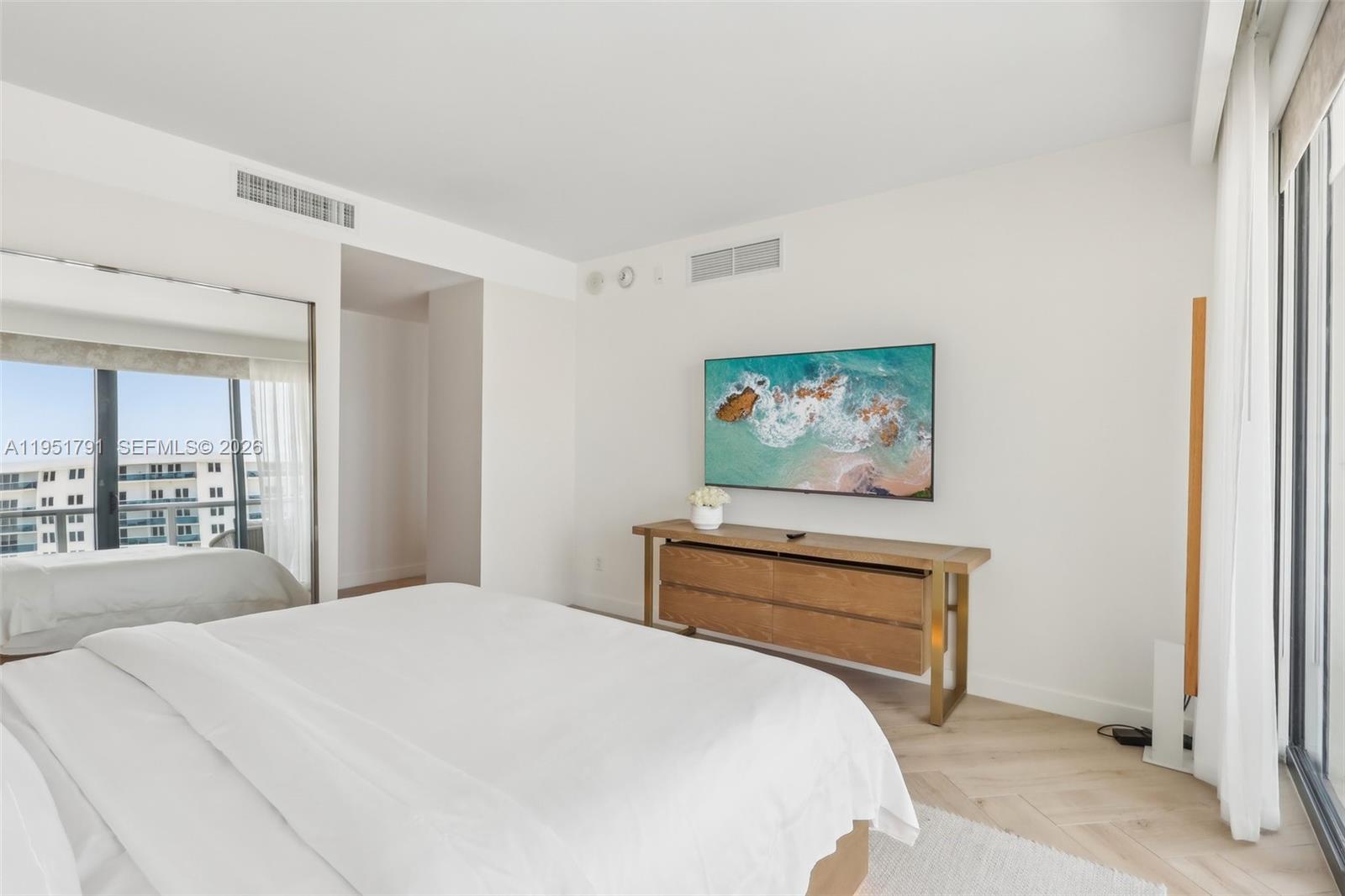 2201 Collins Ave 1511 Property Photo 15
