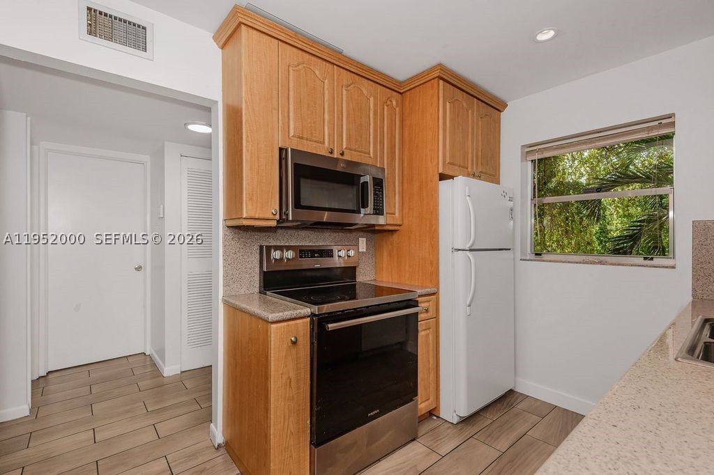 4111 Stirling Rd 308 Property Photo 3