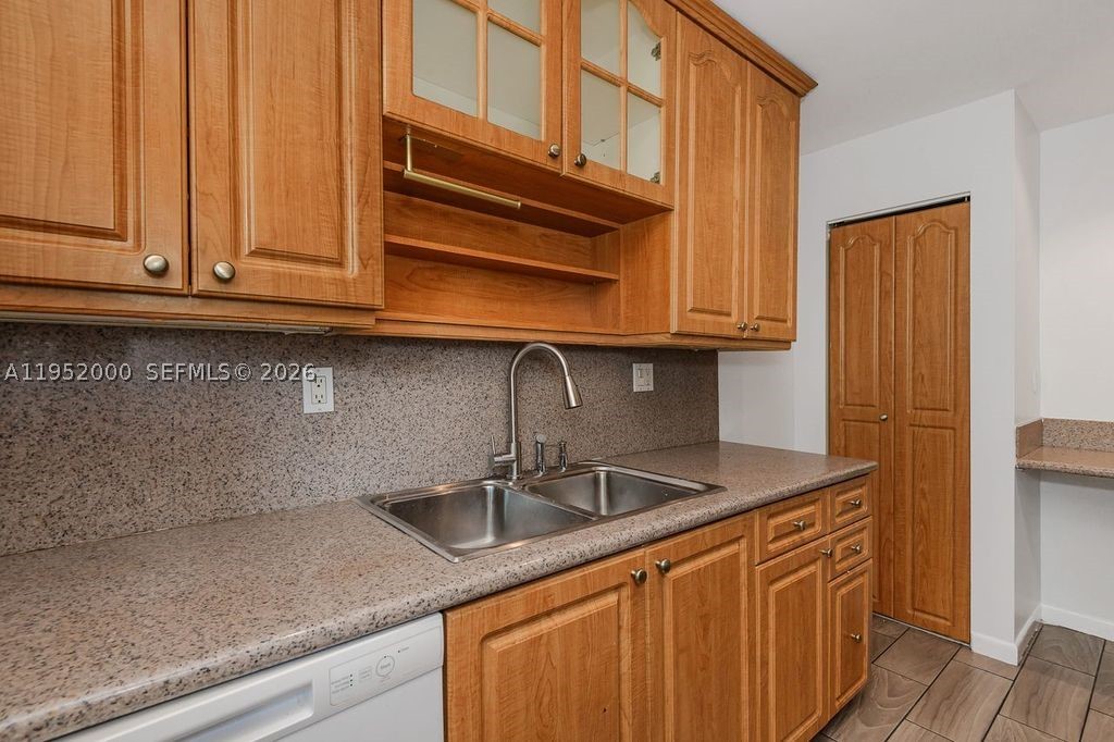 4111 Stirling Rd 308 Property Photo 6