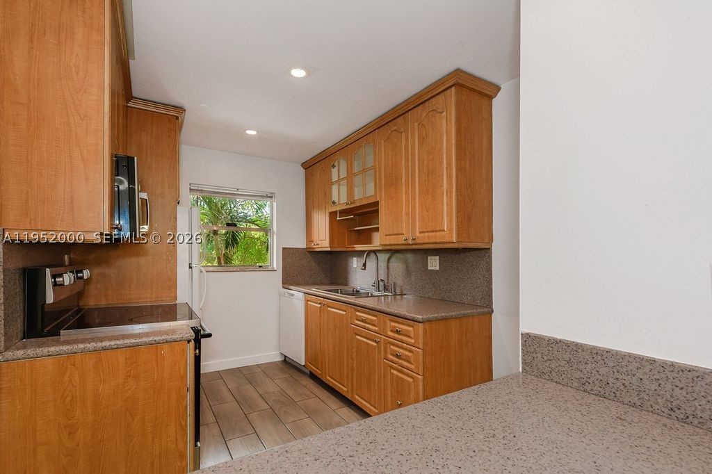4111 Stirling Rd 308 Property Photo 7