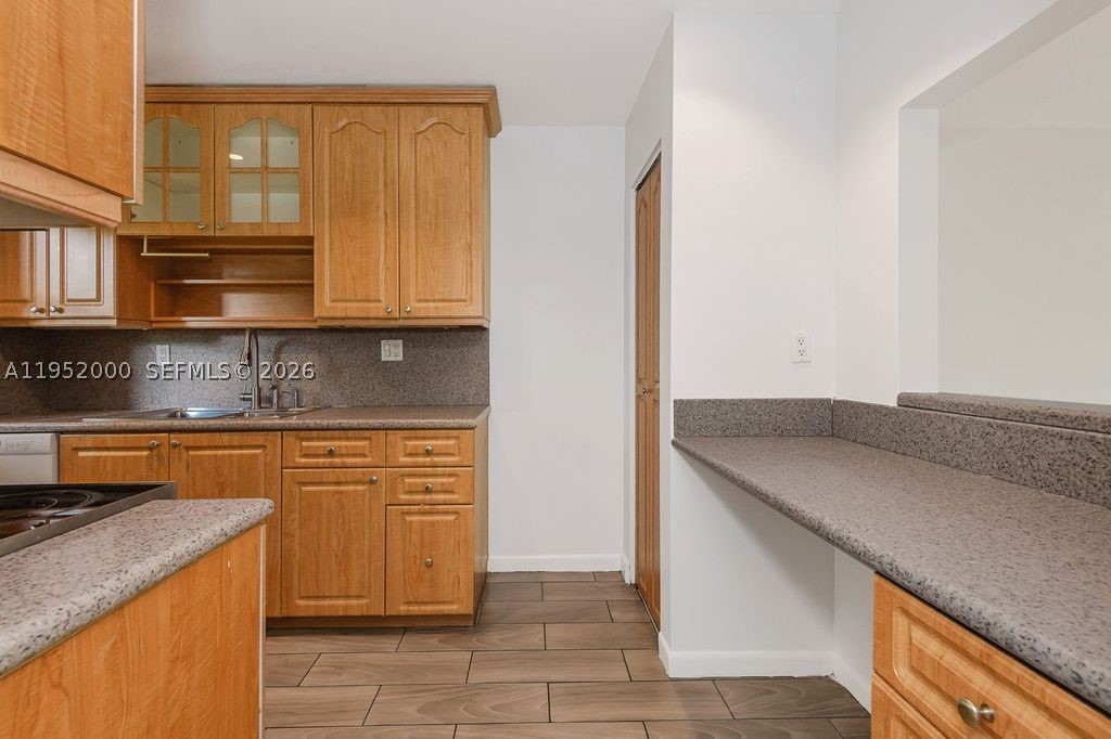 4111 Stirling Rd 308 Property Photo 8