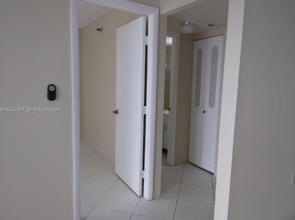 1300 Saint Charles Pl Ph15 Property Photo 4