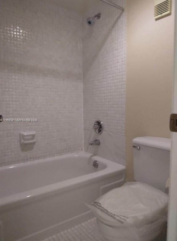 1300 Saint Charles Pl Ph15 Property Photo 10