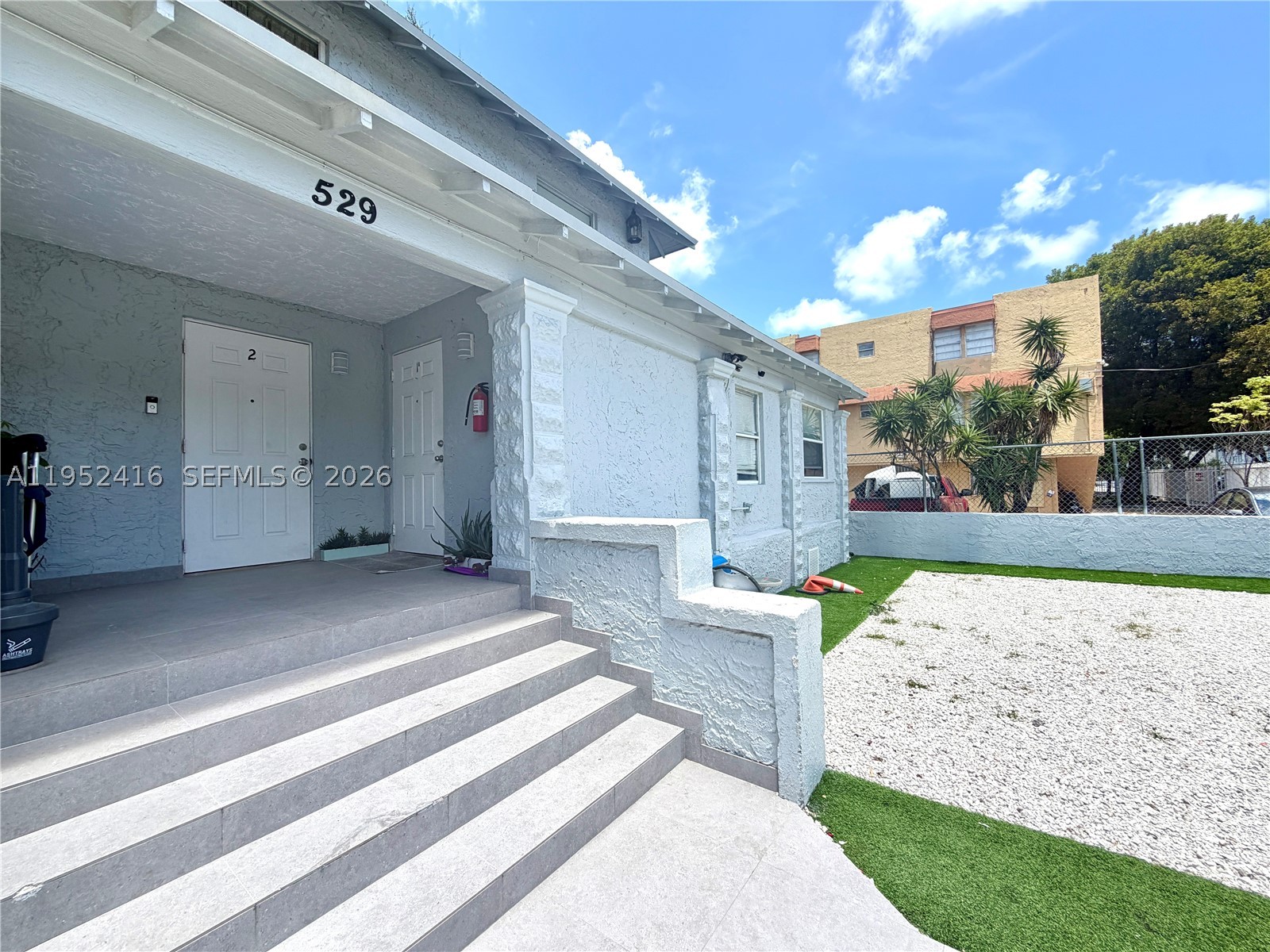 529 SW 3rd St Property Photo 1