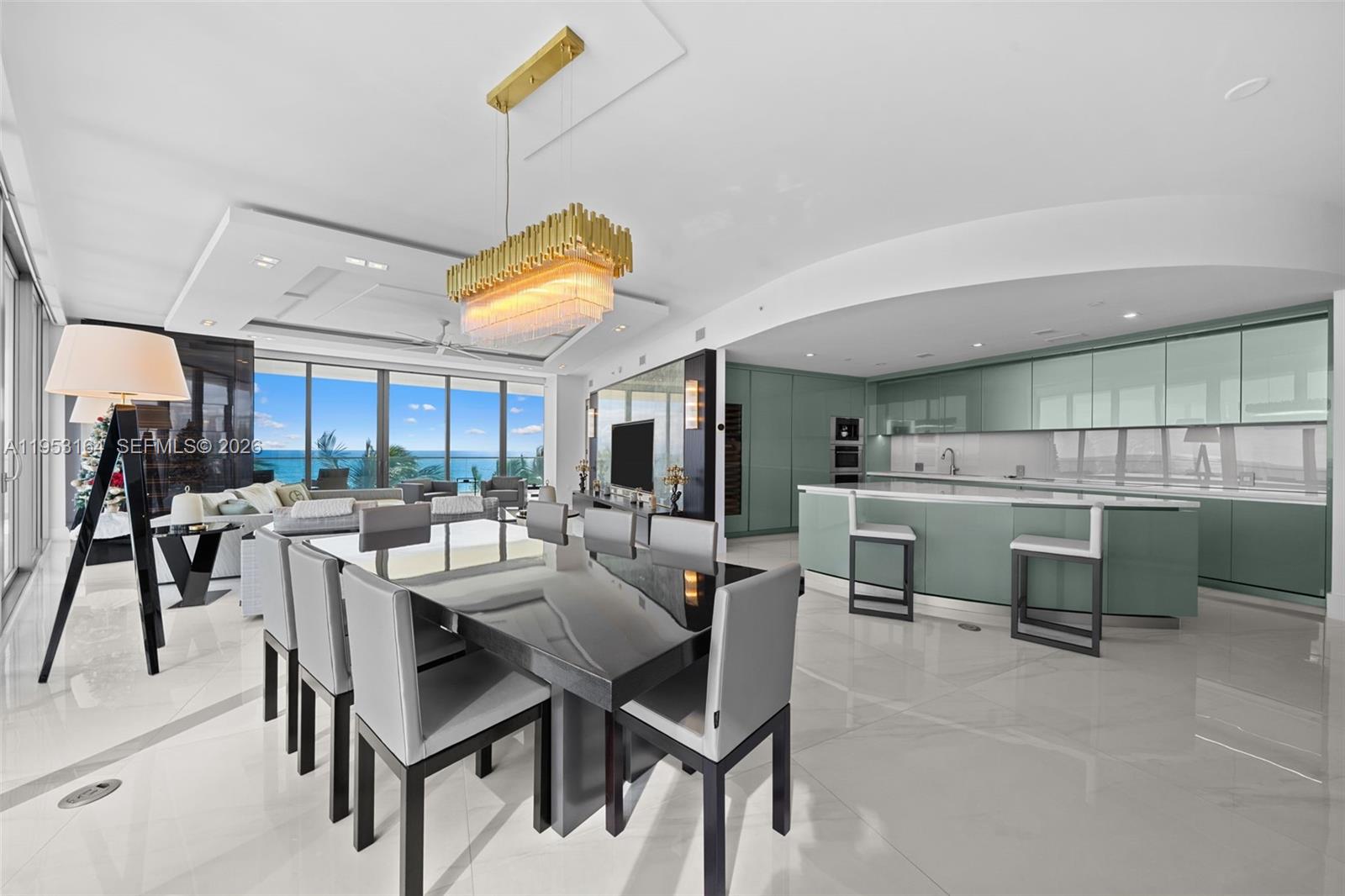 18975 Collins Ave 400+ Cabana Property Photo 4