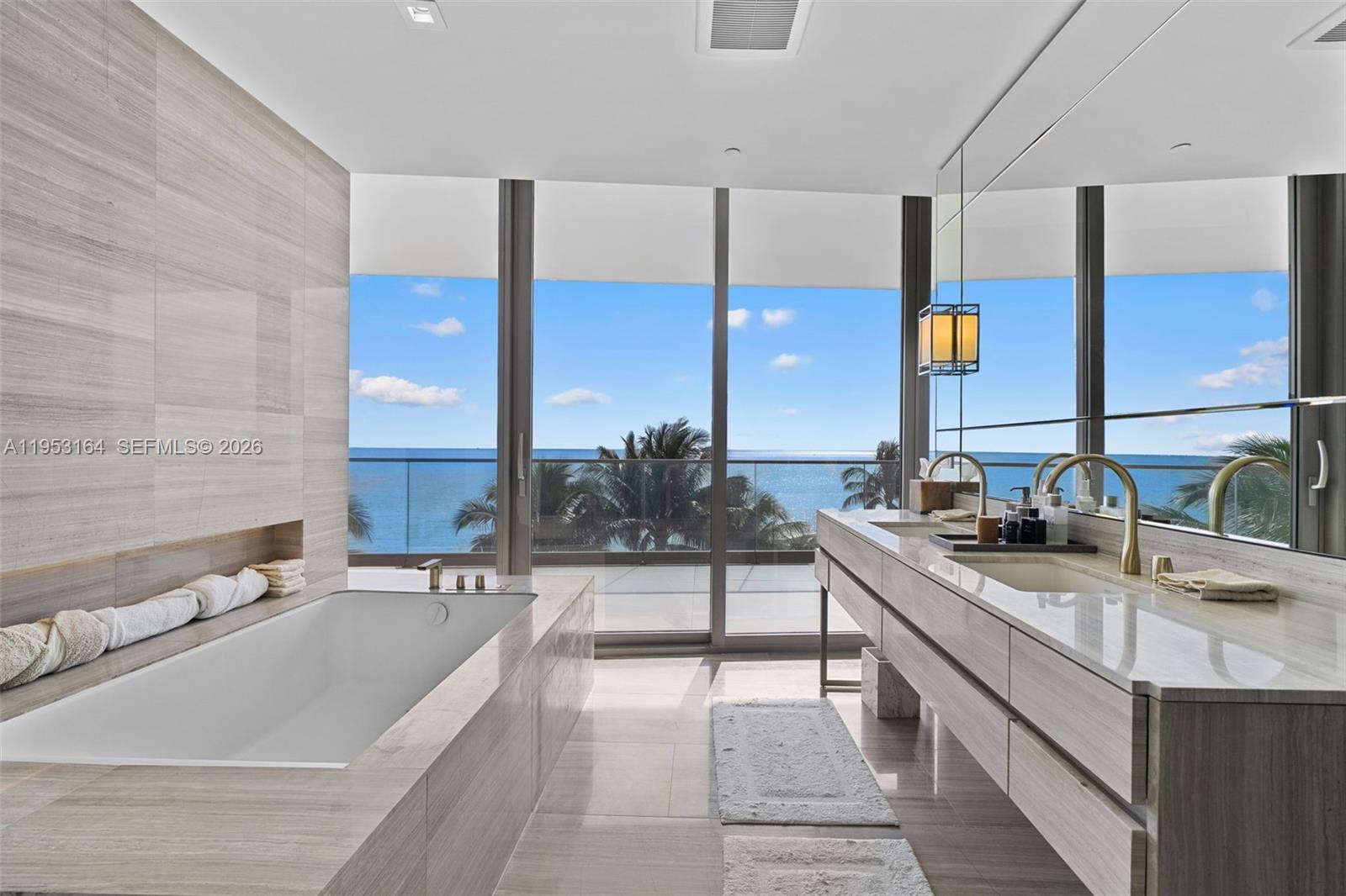 18975 Collins Ave 400+ Cabana Property Photo 10