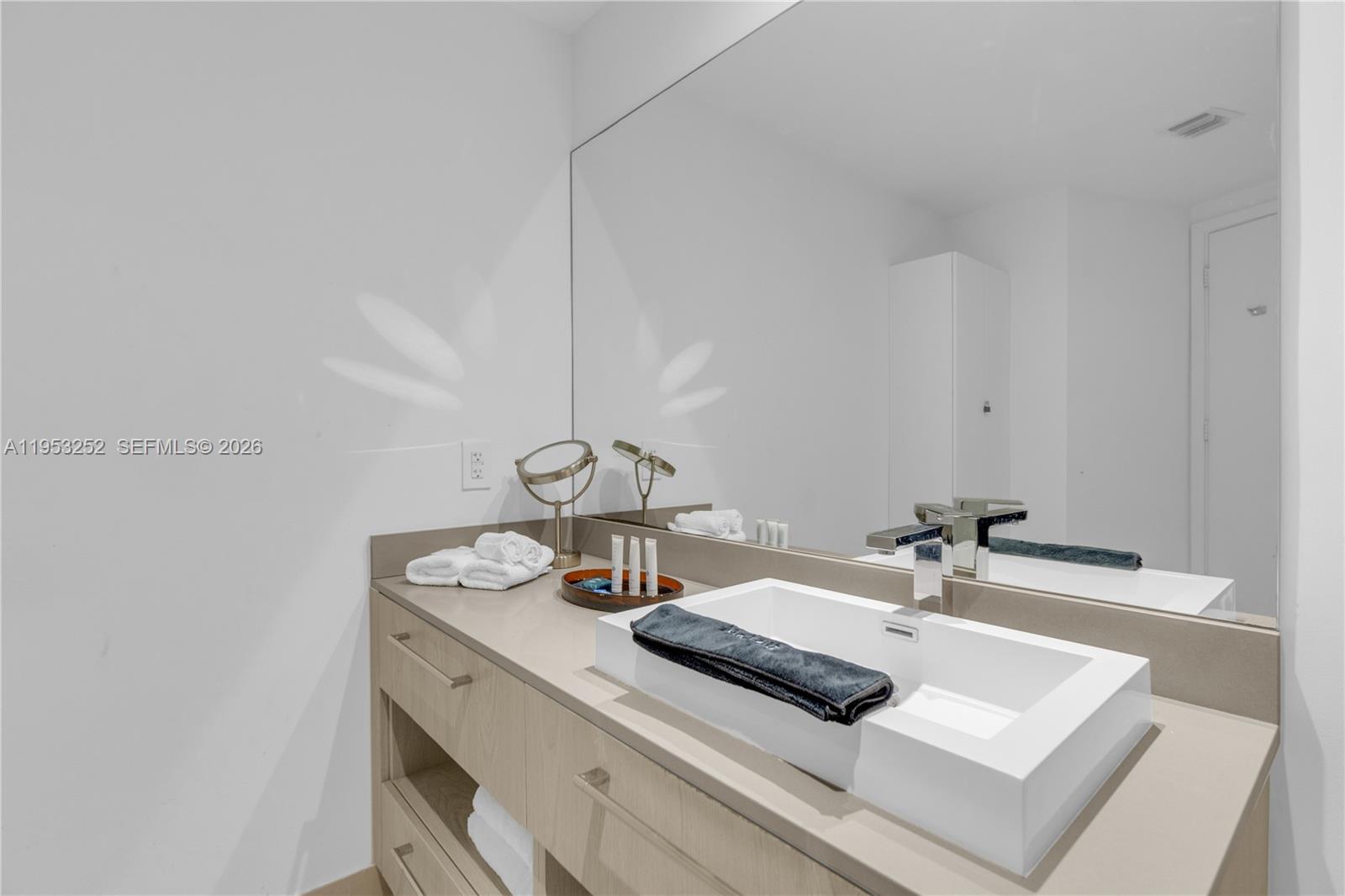 4111 S Ocean Dr 1507 Property Photo 16