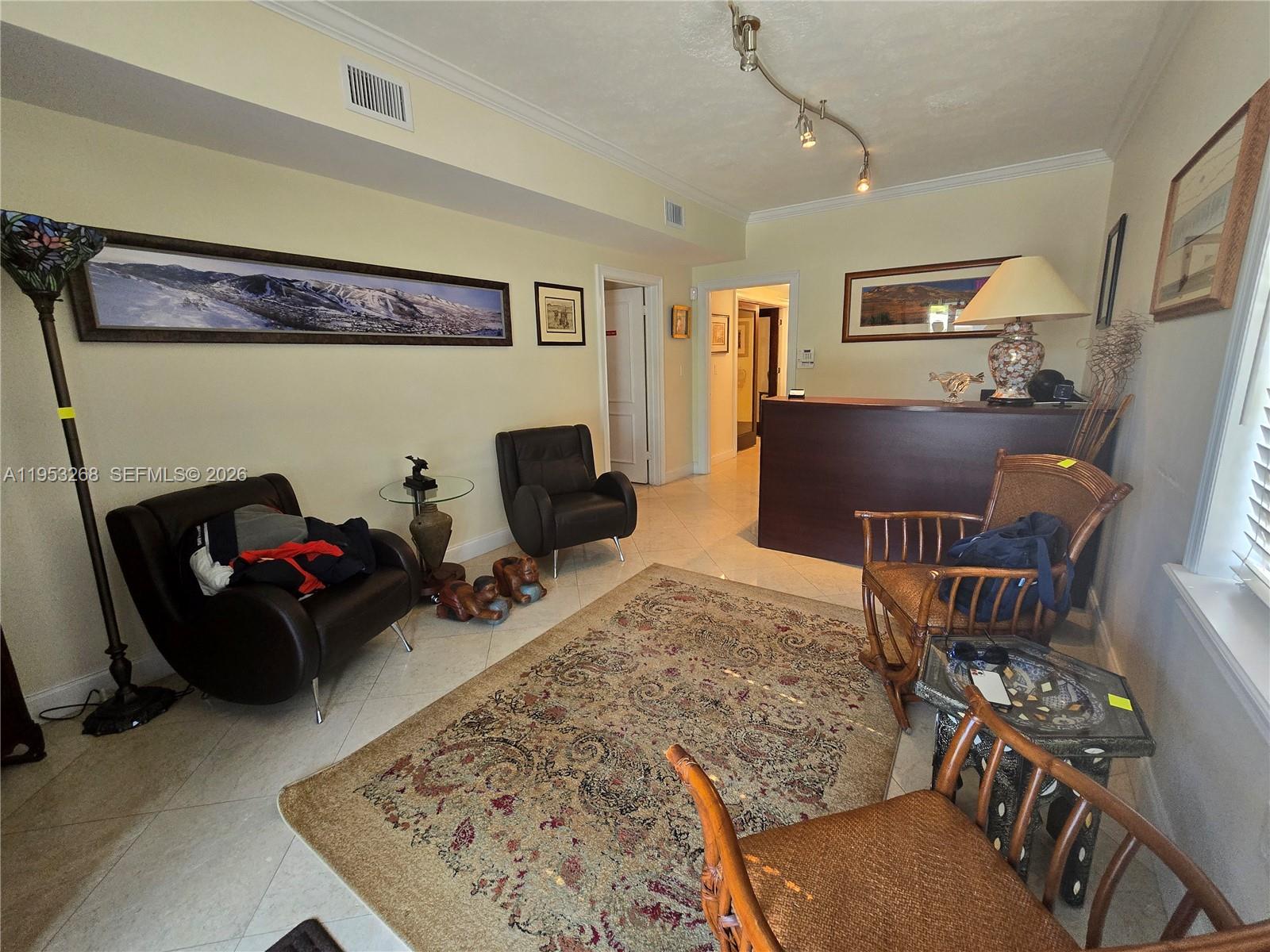 2555 Polk St Property Photo 11