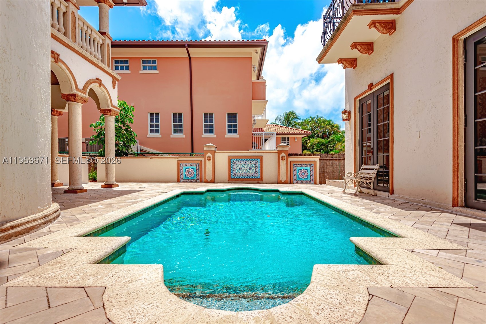 674 Ocean Blvd Property Photo 1