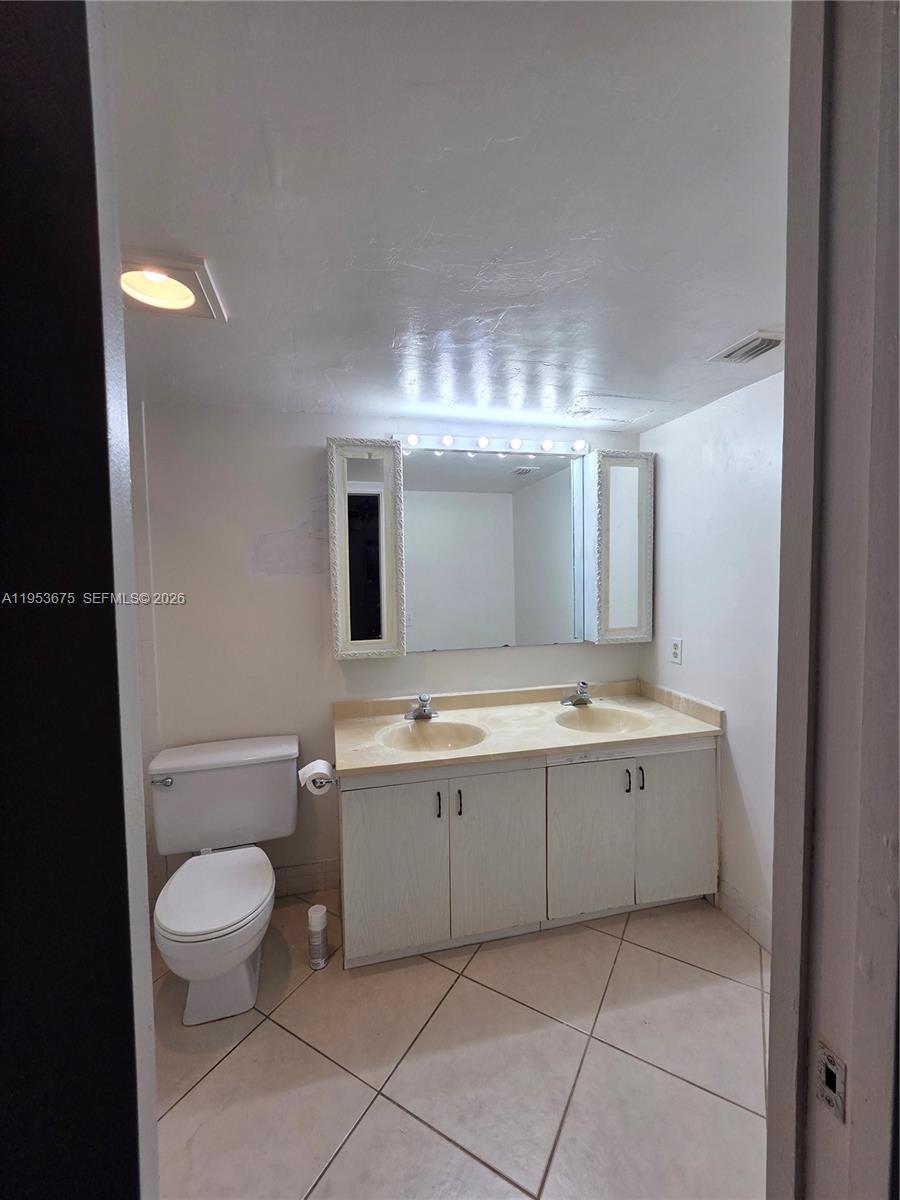 2805 Victoria Way H2 Property Photo 15