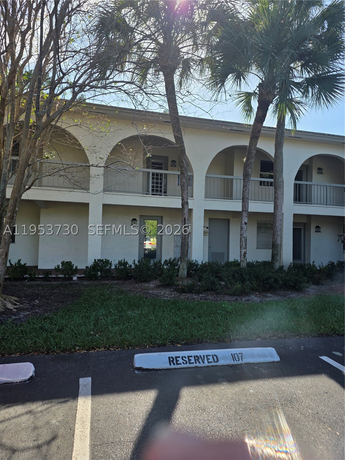 2612 Nassau Bnd E2 Property Photo 1
