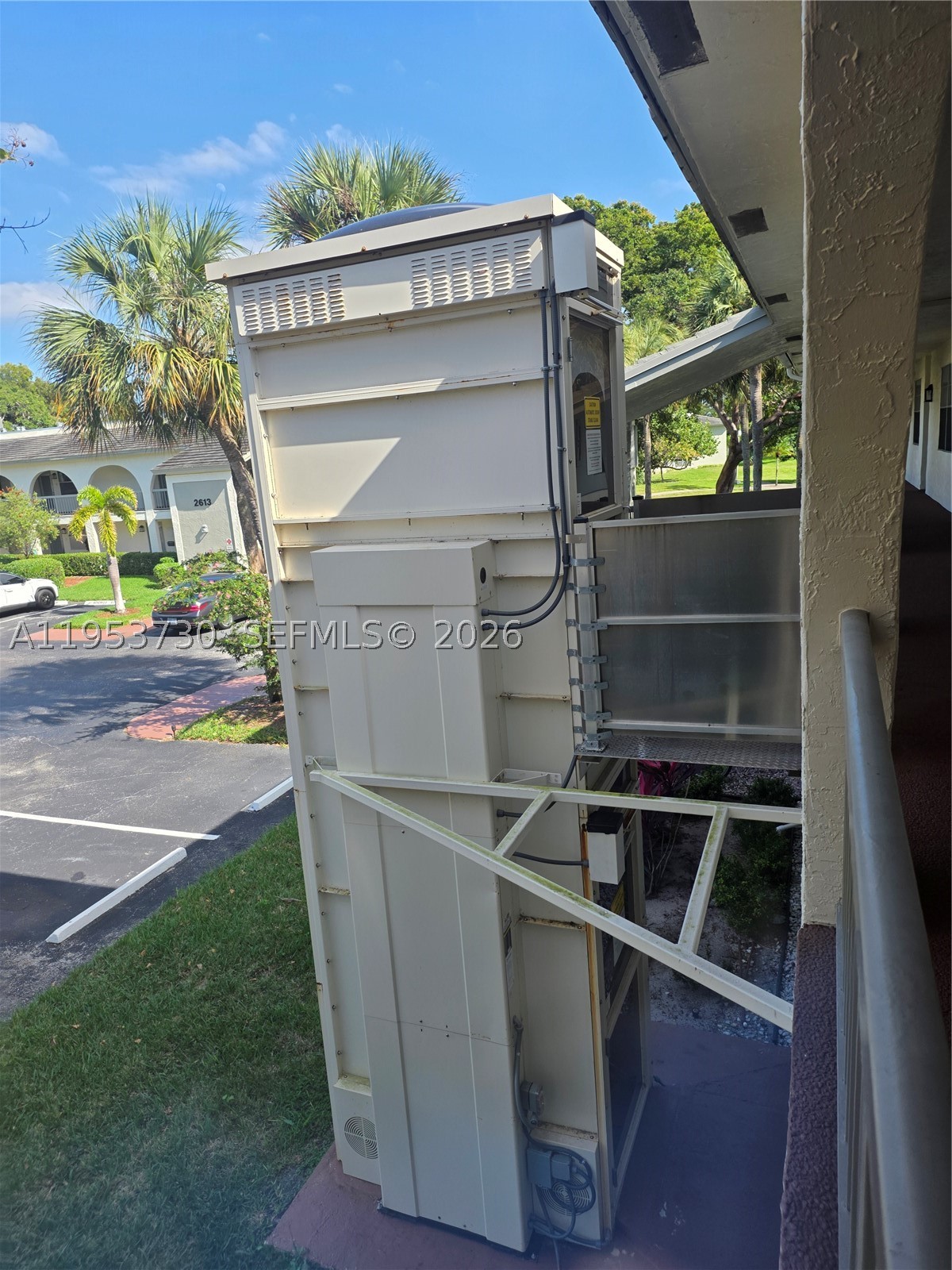 2612 Nassau Bnd E2 Property Photo 8