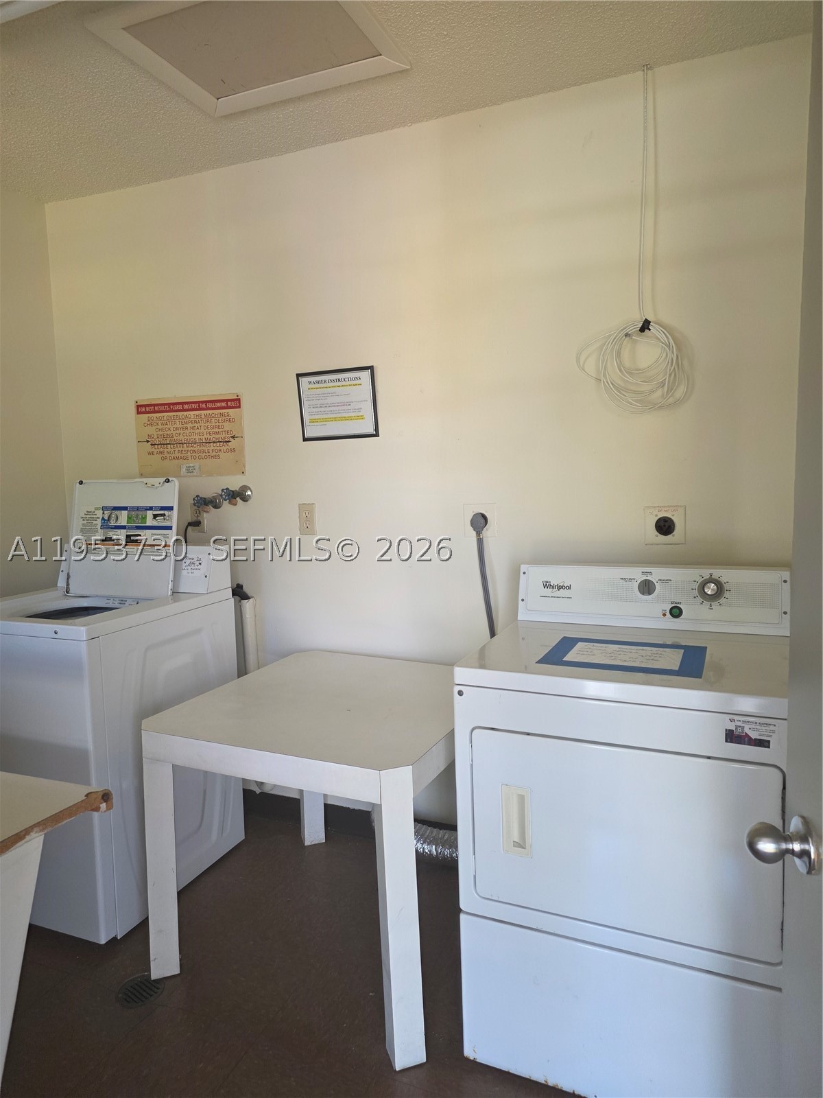 2612 Nassau Bnd E2 Property Photo 9