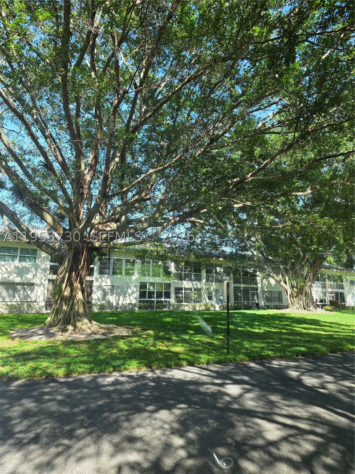 2612 Nassau Bnd E2 Property Photo 11