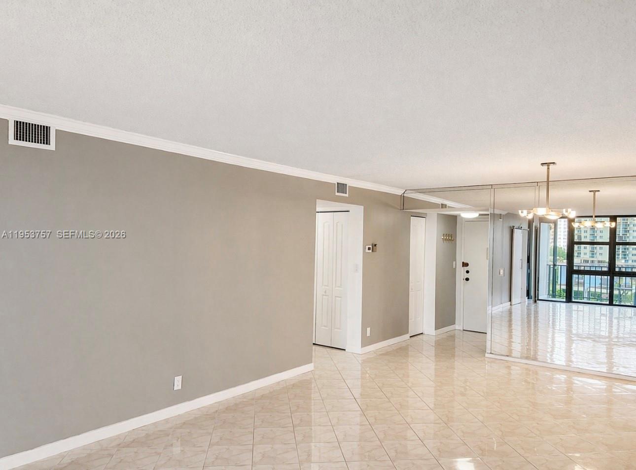 1000 Parkview Dr 528 Property Photo 9