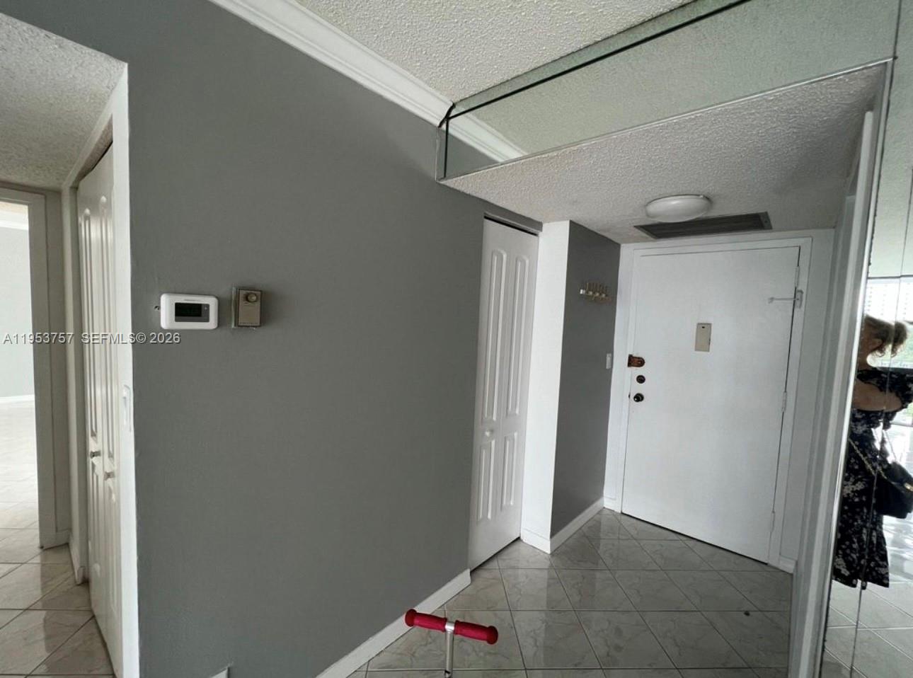 1000 Parkview Dr 528 Property Photo 11