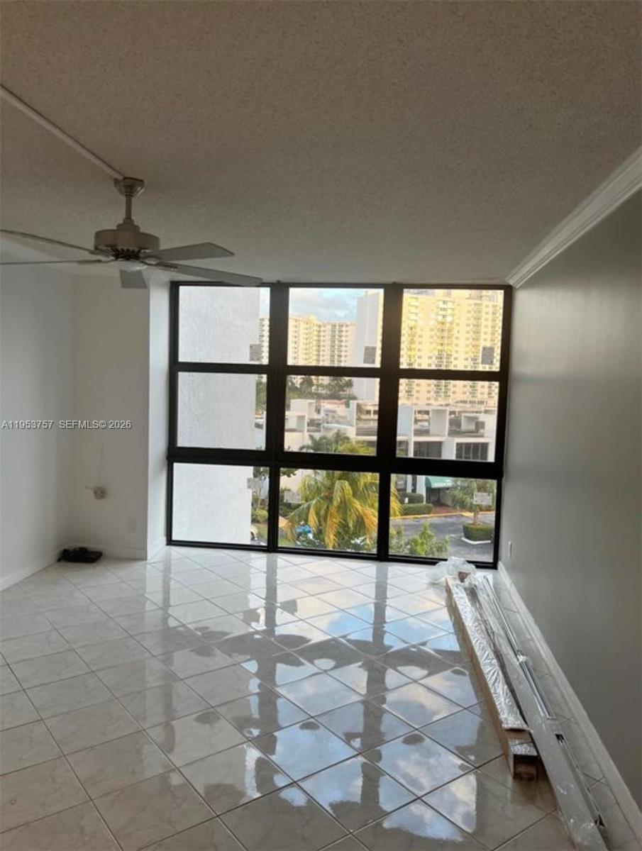 1000 Parkview Dr 528 Property Photo 12