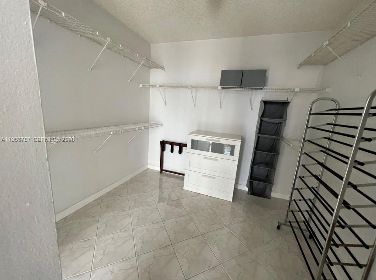 1000 Parkview Dr 528 Property Photo 13