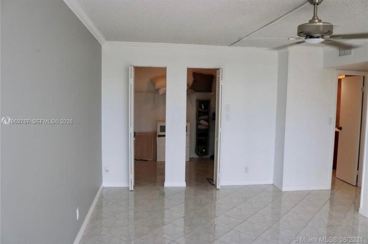 1000 Parkview Dr 528 Property Photo 14