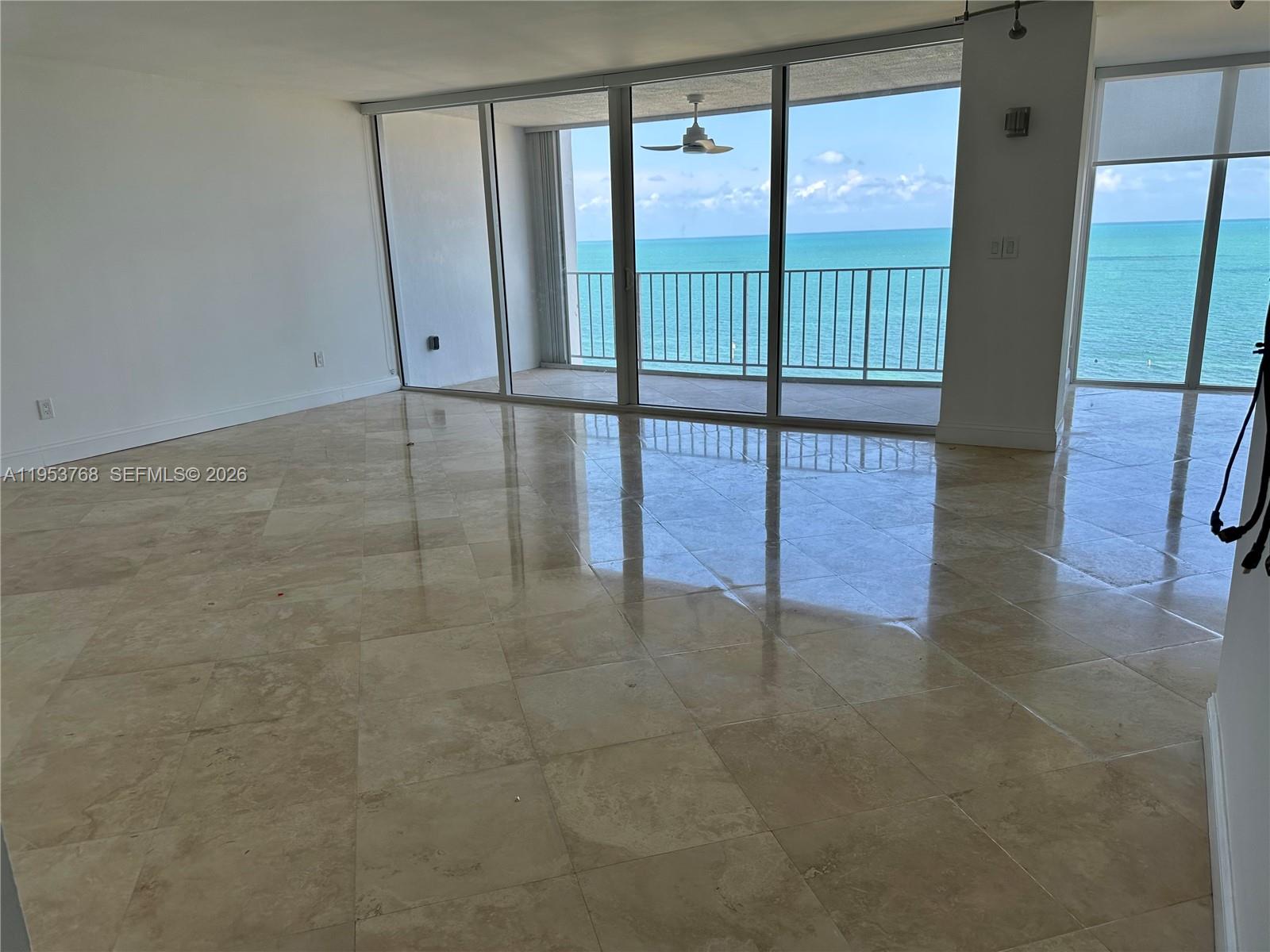881 Ocean Dr 10d Property Photo 4