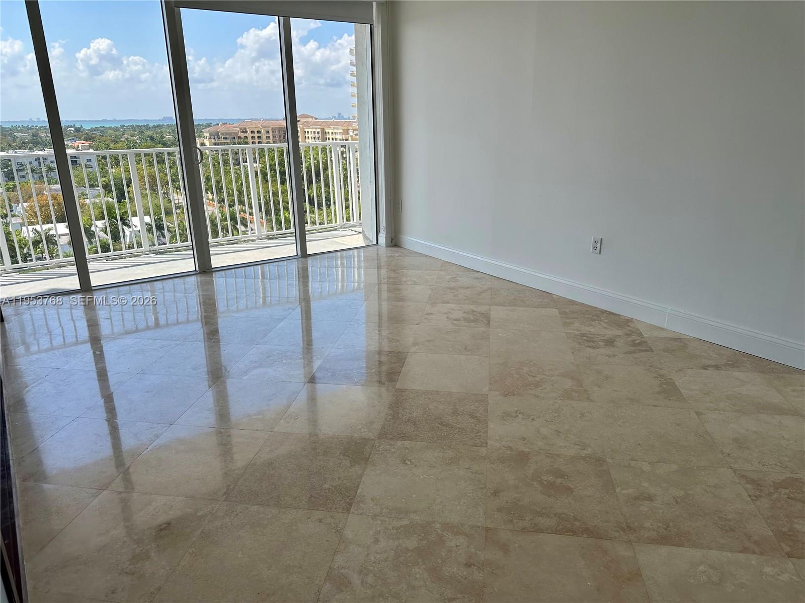 881 Ocean Dr 10d Property Photo 5