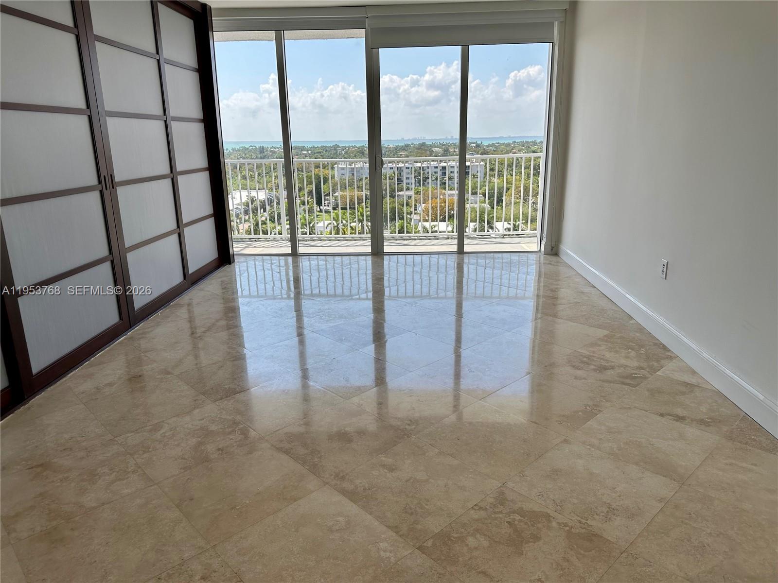 881 Ocean Dr 10d Property Photo 8