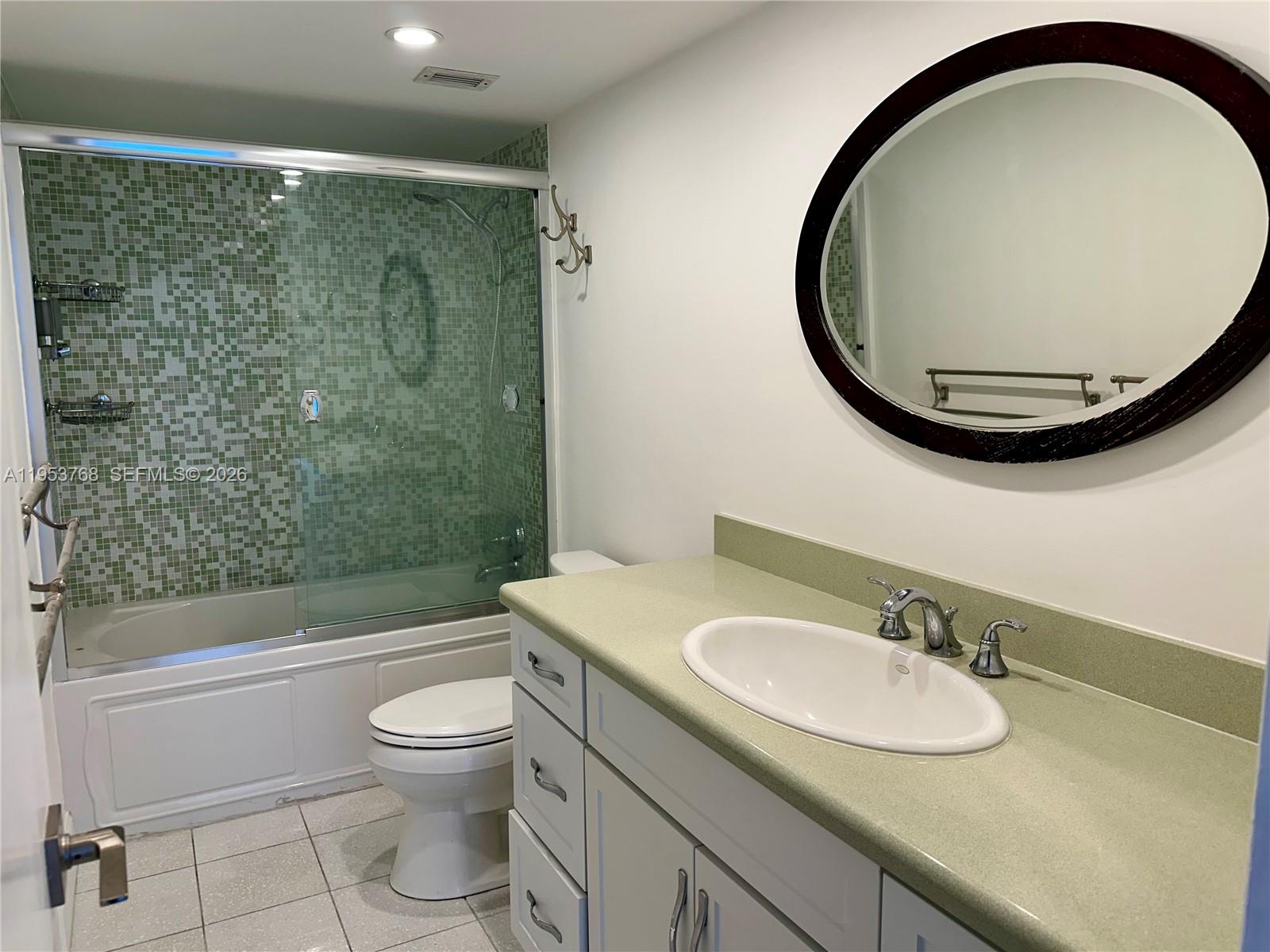 881 Ocean Dr 10d Property Photo 10