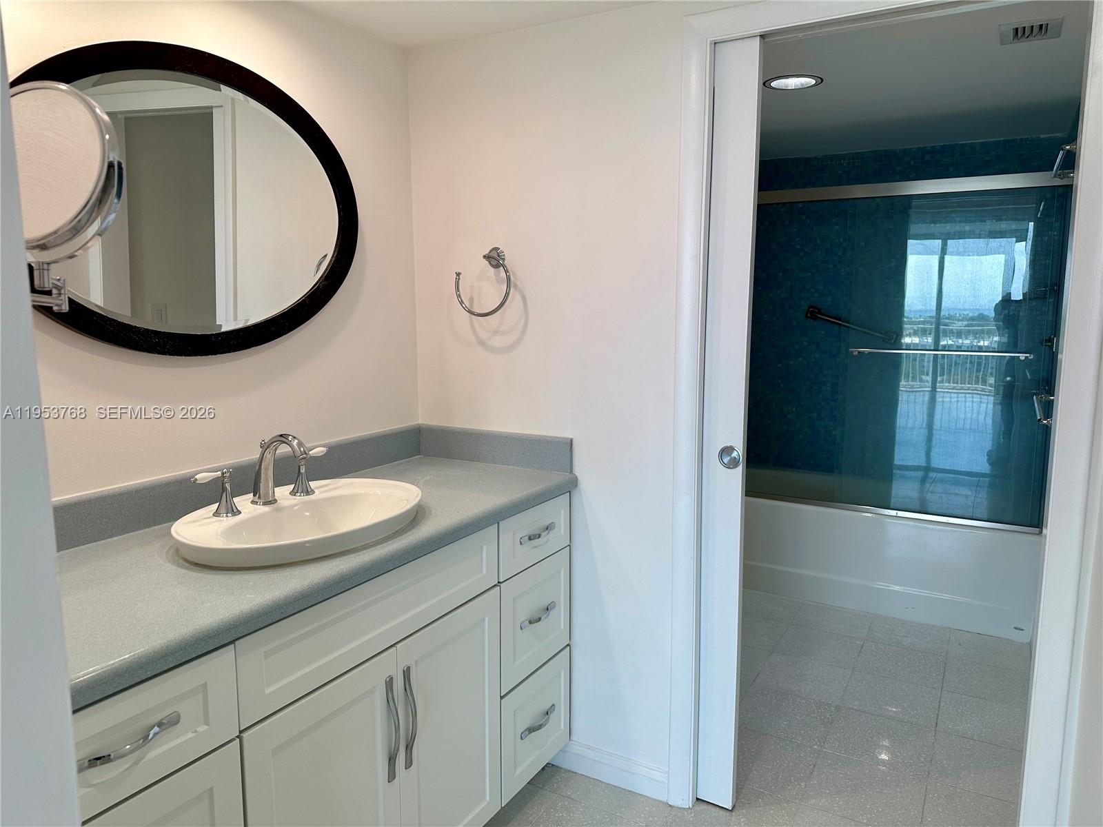 881 Ocean Dr 10d Property Photo 11