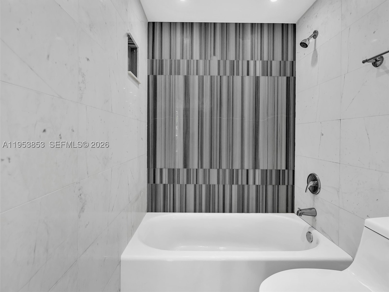 100 Bayview Dr 223 Property Photo 33