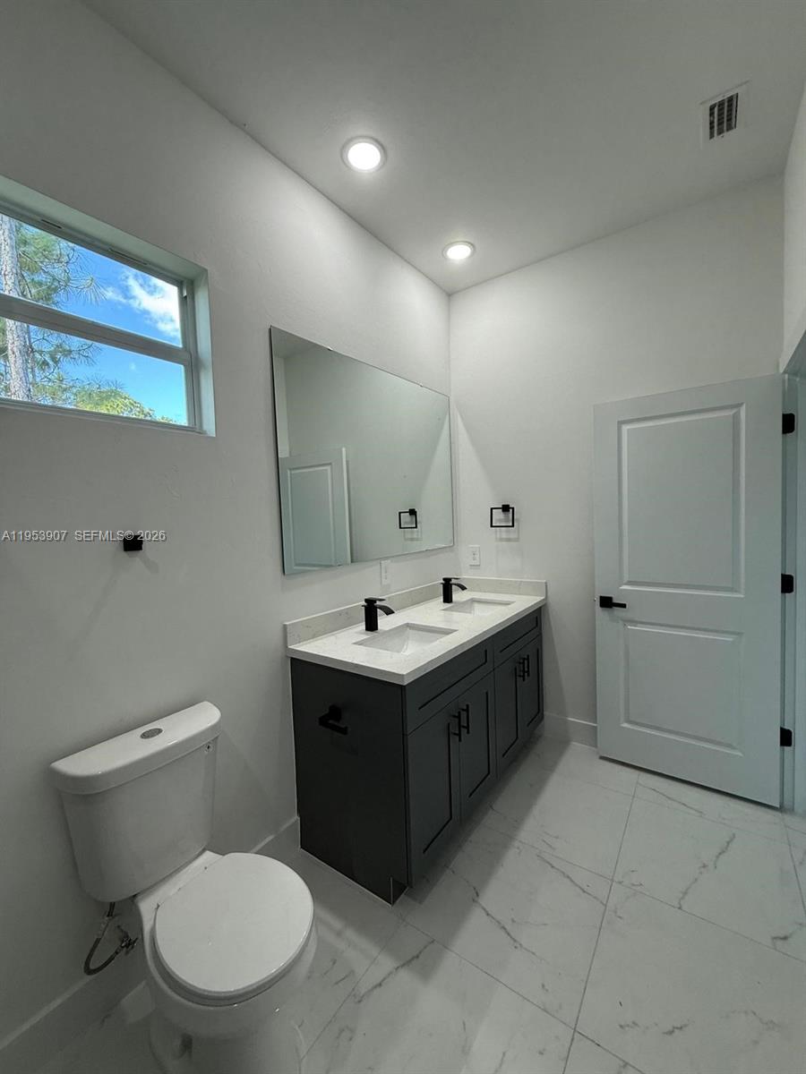 1121 Florence St E Property Photo 20