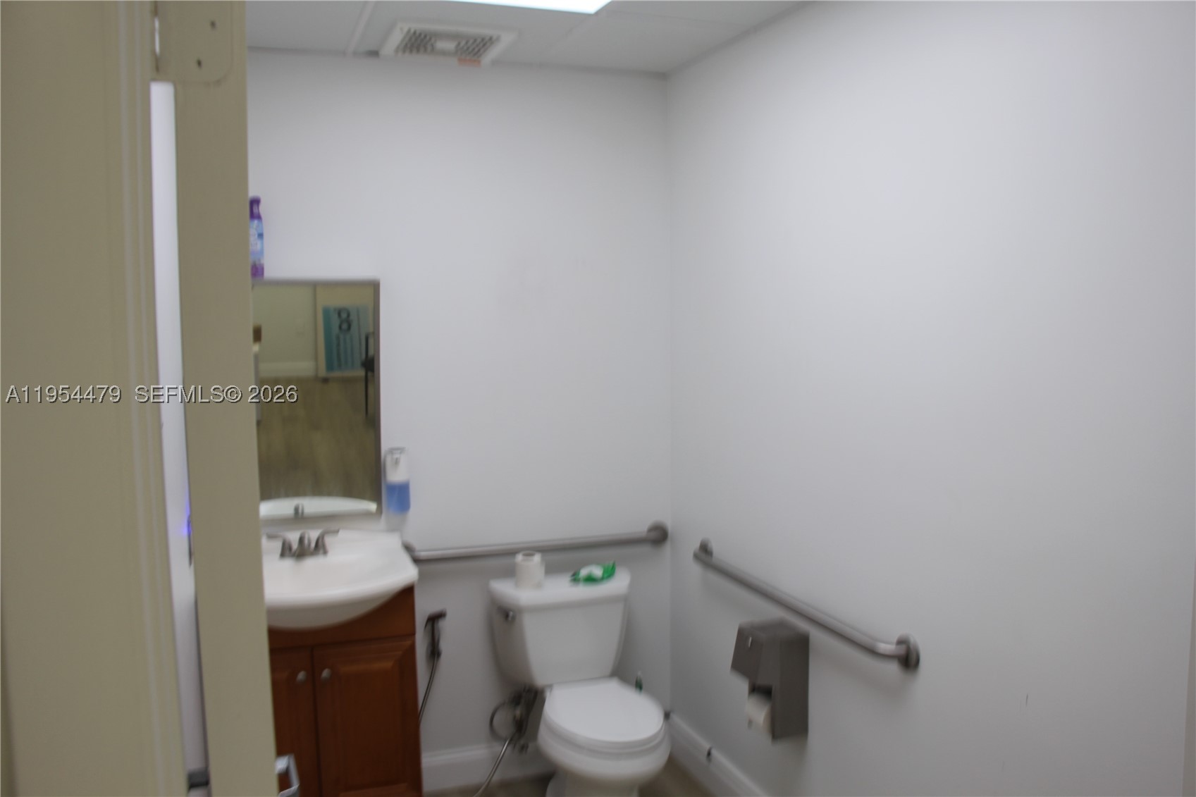 A11954479 Property Photo 18