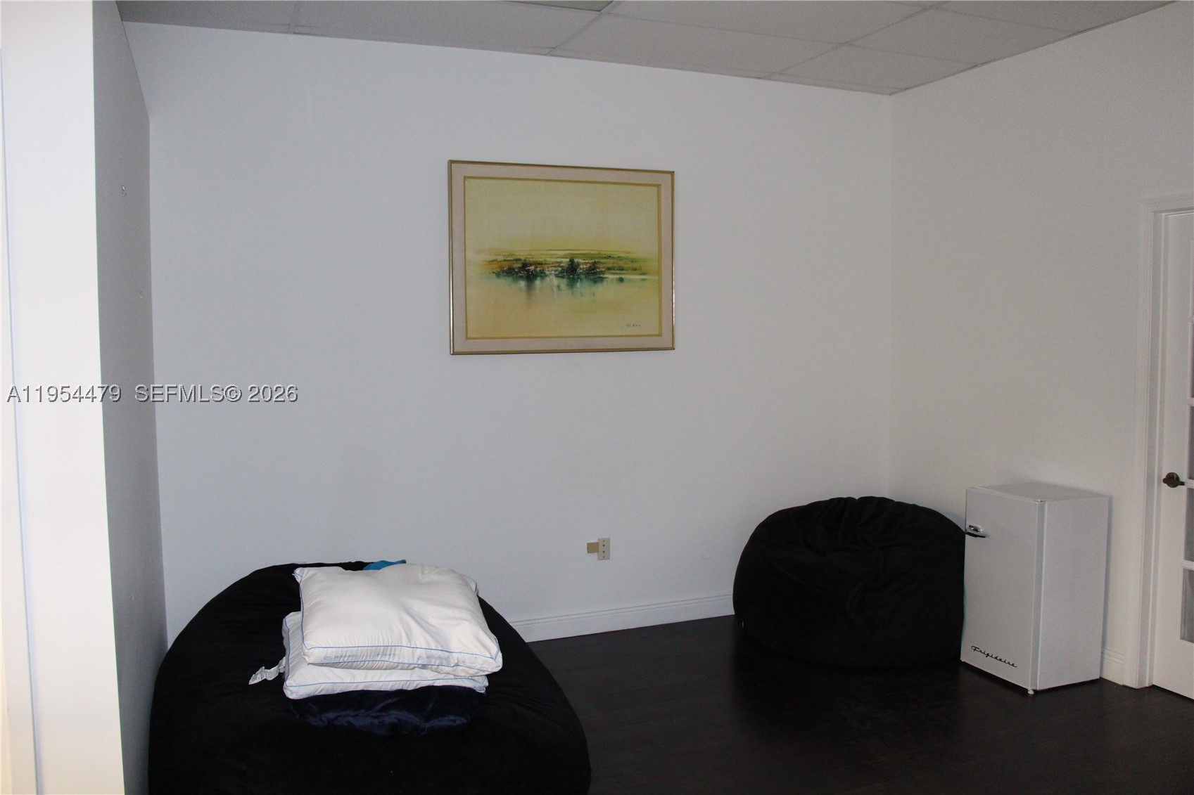 A11954479 Property Photo 36