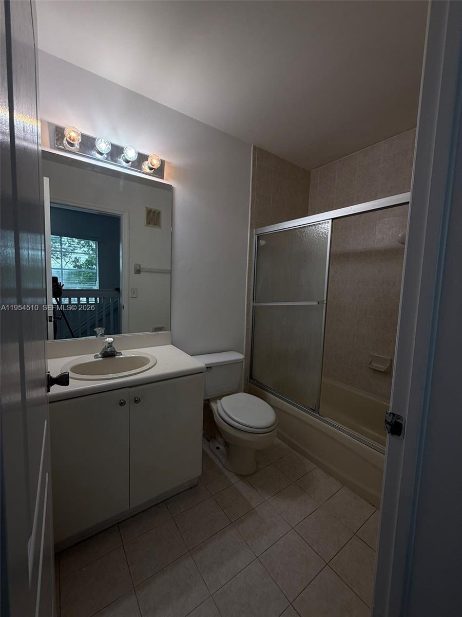 17640 Nw 73rd Ave 200-19 Property Photo 4