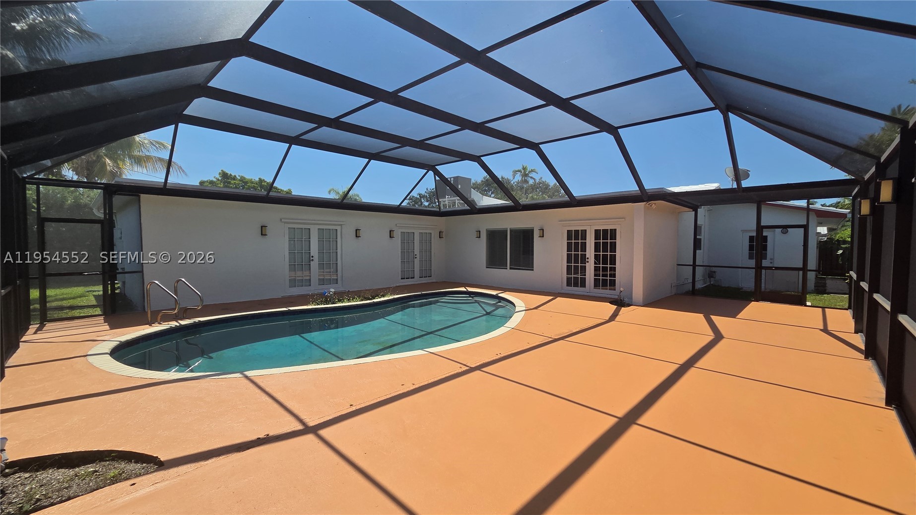 1245 Coral Ln Property Photo 3