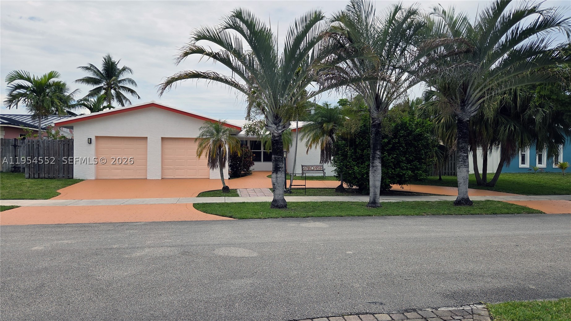 1245 Coral Ln Property Photo 4