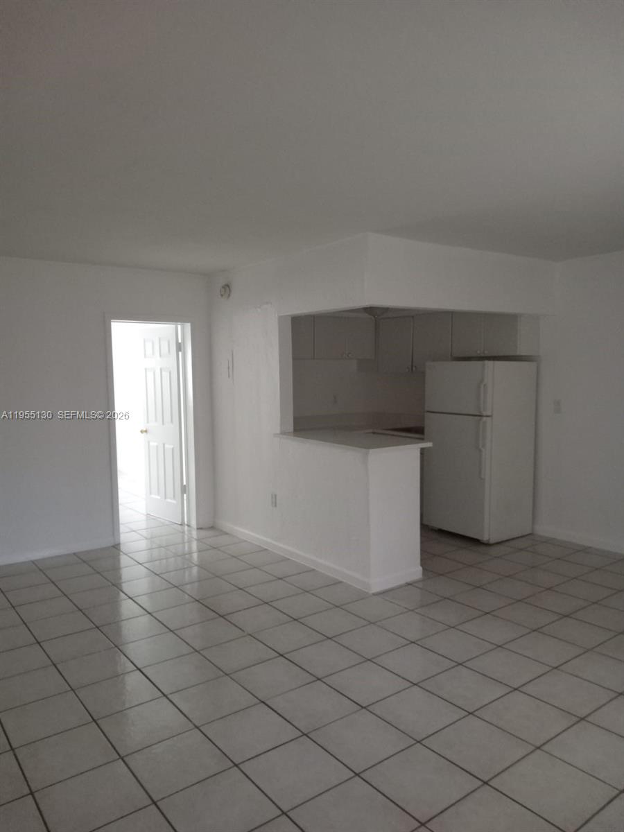 1230 W 54th St 216a Property Photo 4