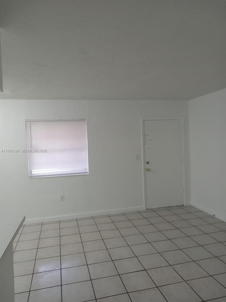 1230 W 54th St 216a Property Photo 5